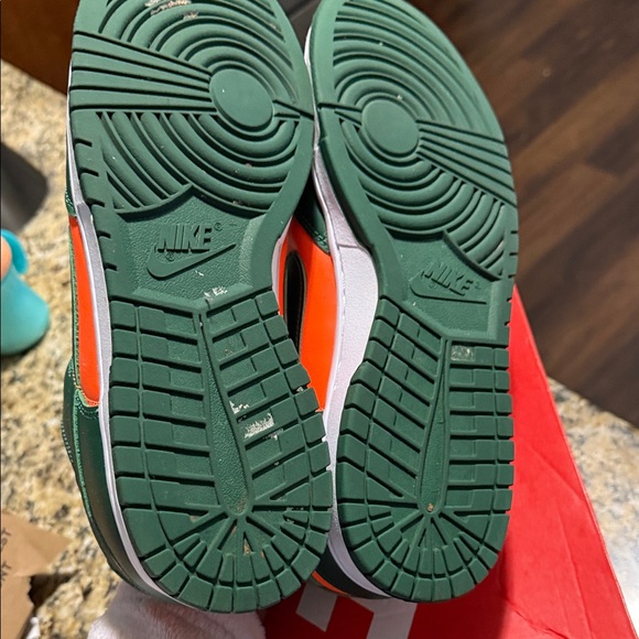 Nike Dunk Low in Forest Green and Bright Orange - Picture 4 of 5